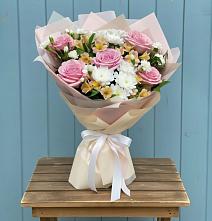 Букет цветов из:  Гвоздики, Орхидеи и Розы в Федоровка Тульская область