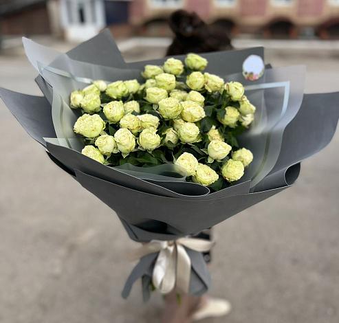 Букет Белые кустовые розы Солинеро в Федоровка Тульская область