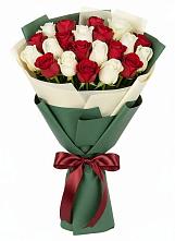 Букет Микс из красных и белых роз в Федоровка Тульская область
