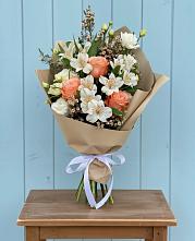 Букет цветов из:  Альстромерии, Лизиантусы, Розы и Хризантемы в Федоровка Тульская область