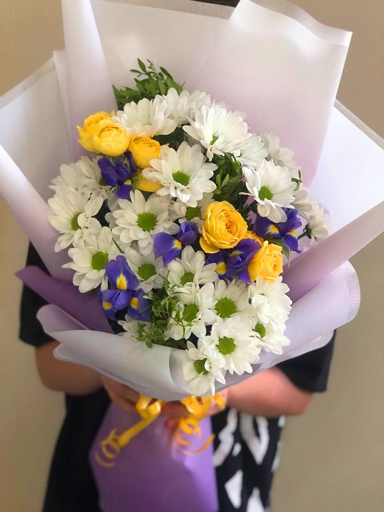 Букет цветов из: Ирисы, Хризантемы и Розы в Федоровка Тульская область