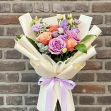 Букет цветов из:  Лизиантусы и Розы в Федоровка Тульская область