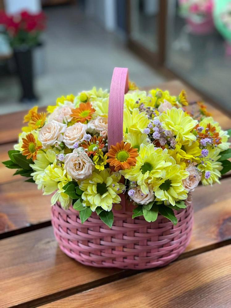 Цветочная композиция из Хризантемы и Розы в корзине в Федоровка Тульская область