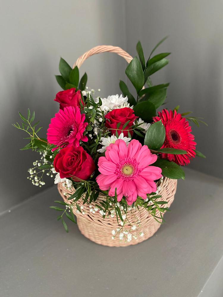Цветочная композиция из Розы, Хризантемы и Герберы в корзине в Федоровка Тульская область
