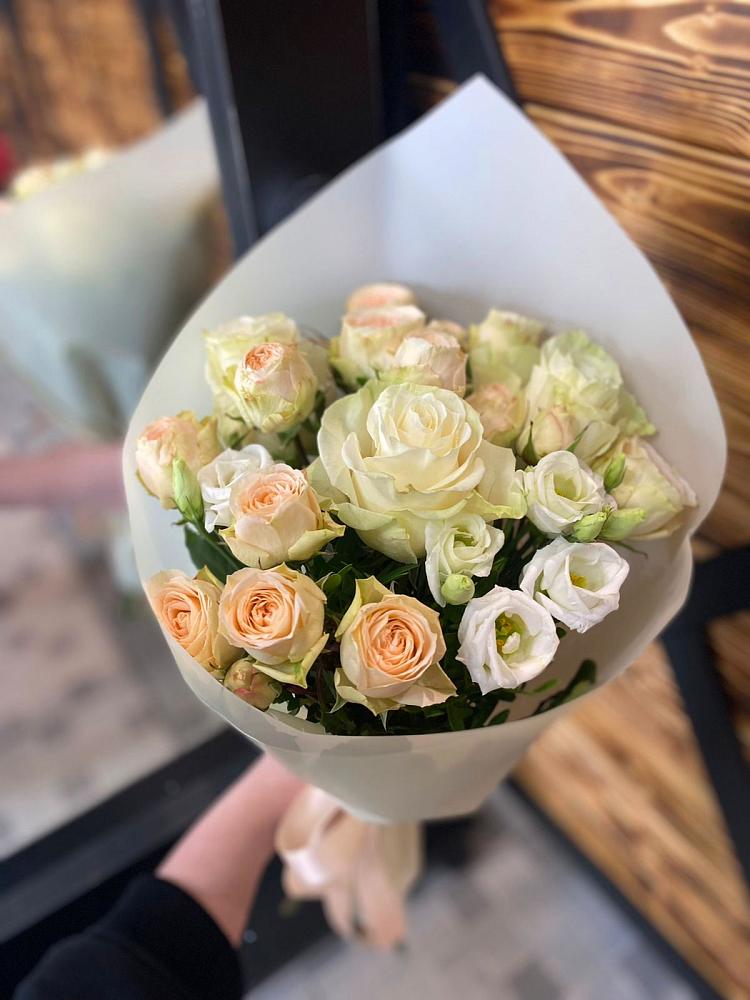 Букет цветов из: Розы и Лизиантусы в Федоровка Тульская область