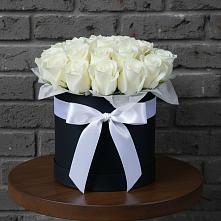 Цветочная композиция из Розы в шляпной коробке в Федоровка Тульская область